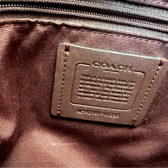 Classic Coach Bag - Picture 2 of 9